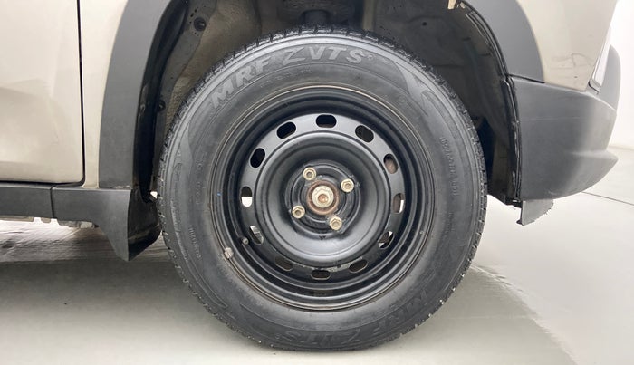 2016 Mahindra Kuv100 K4 6 STR, Petrol, Manual, 27,824 km, Right Front Wheel