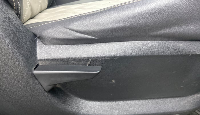 2016 Mahindra Kuv100 K4 6 STR, Petrol, Manual, 27,824 km, Driver Side Adjustment Panel