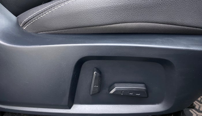 2021 Tata Harrier XZA+ DARK EDITION, Diesel, Automatic, 21,979 km, Driver Side Adjustment Panel