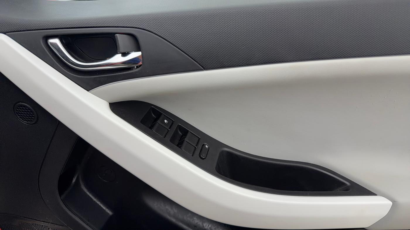 2023 Tata NEXON CREATIVE 1.2 PETROL, Petrol, Manual, 35,632 km, Driver Side Door Panels Control
