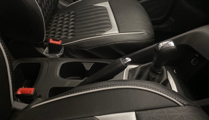 2025 Nissan MAGNITE Acenta B4D 1.0 Petrol AMT, Petrol, Automatic, 731 km, Gear Lever