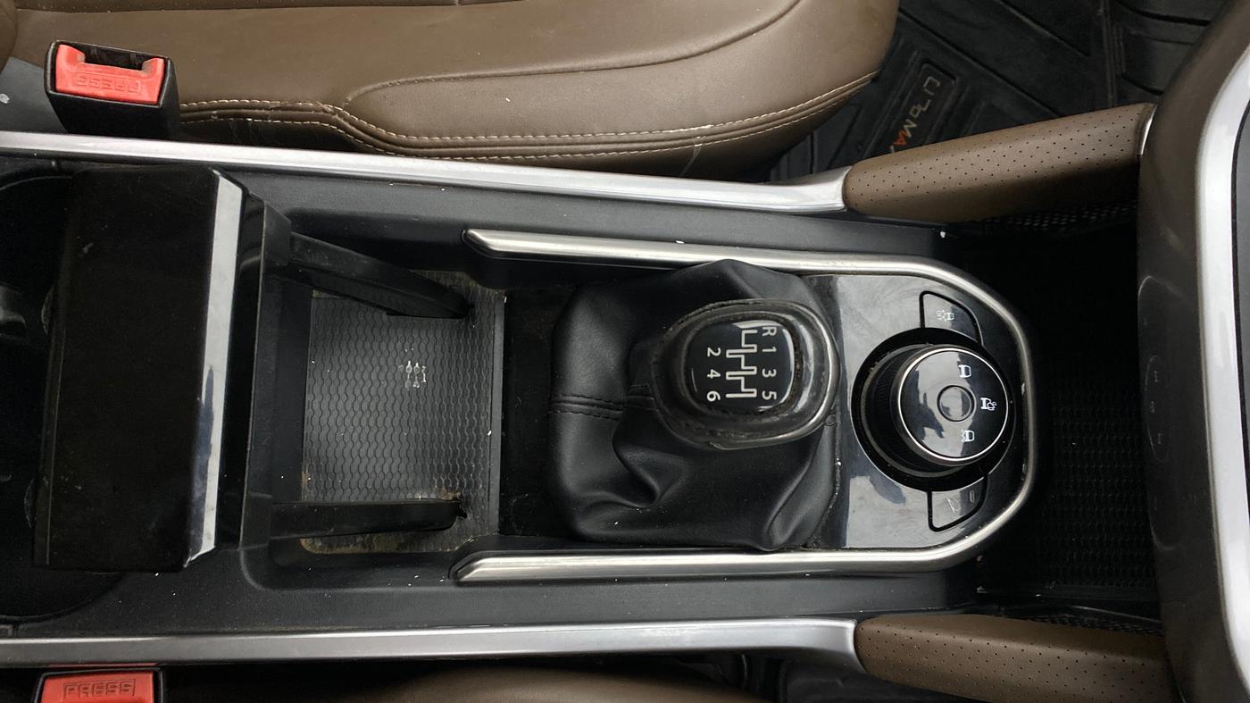 2022 Tata Harrier XZ 2.0L, Diesel, Manual, 85,868 km, Gear Lever