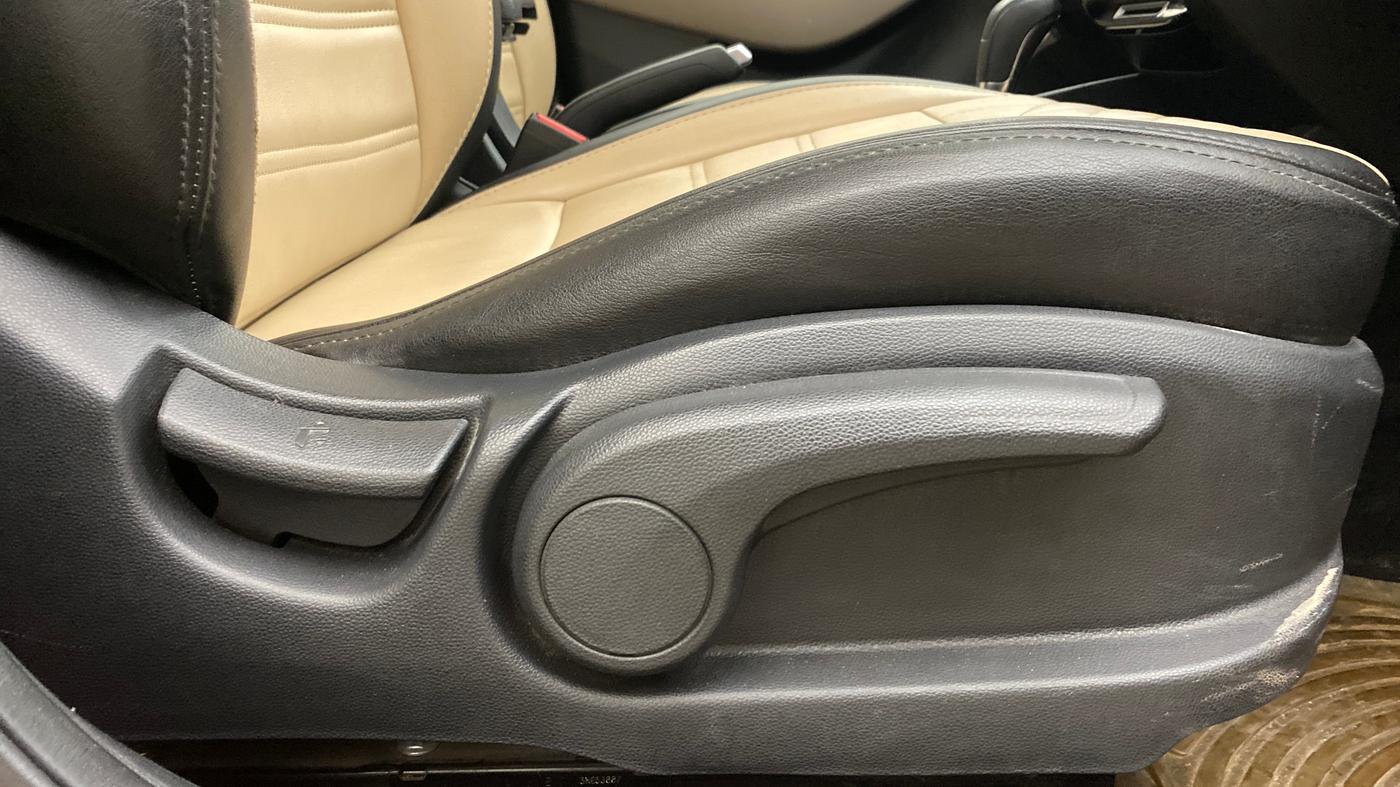2018 Hyundai Elite i20 ASTA 1.2  CVT, Petrol, Automatic, 60,988 km, Driver Side Adjustment Panel