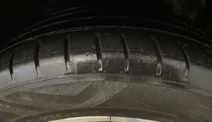 2021 Ford Figo Aspire TITANIUM PLUS 1.2 PETROL, Petrol, Manual, 64,732 km, Right Front Tyre Tread