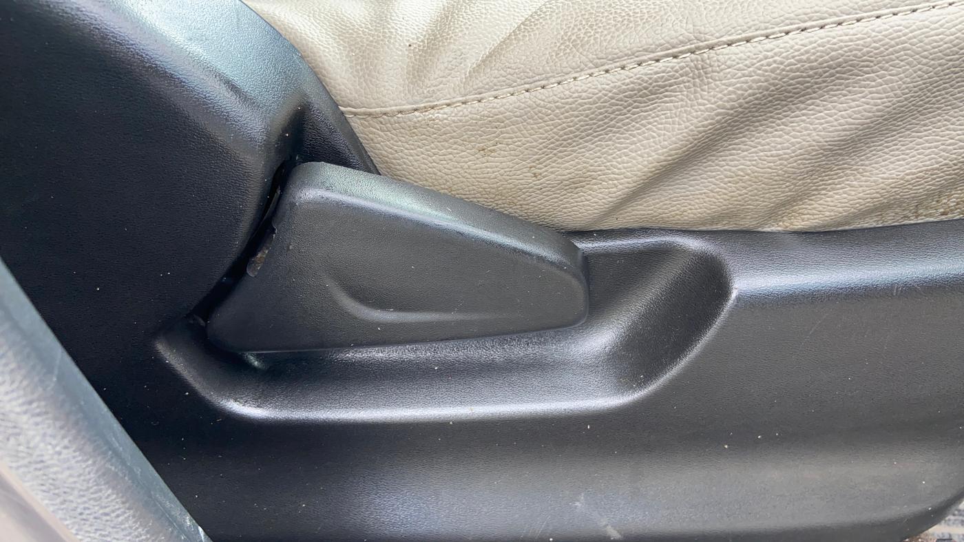 2018 Datsun Redi Go A, Petrol, Manual, 39,270 km, Driver Side Adjustment Panel