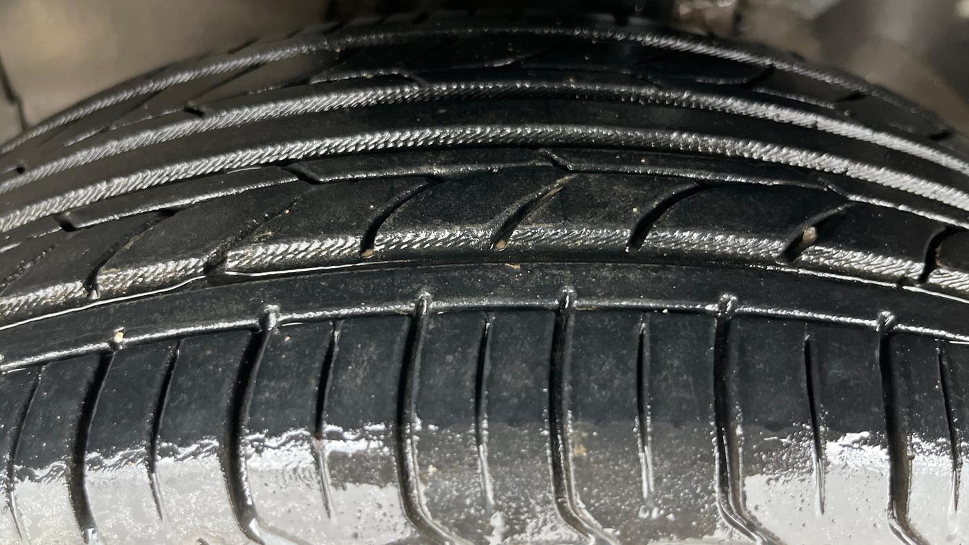 2013 Ford Figo TITANIUM 1.2 PETROL, Petrol, Manual, 41,462 km, Left Front Tyre Tread
