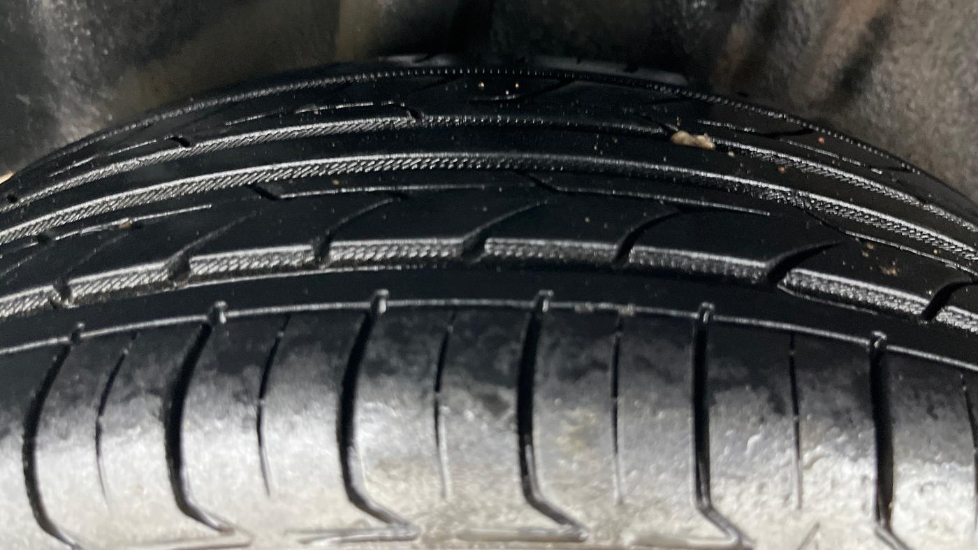 2013 Ford Figo TITANIUM 1.2 PETROL, Petrol, Manual, 41,462 km, Right Rear Tyre Tread