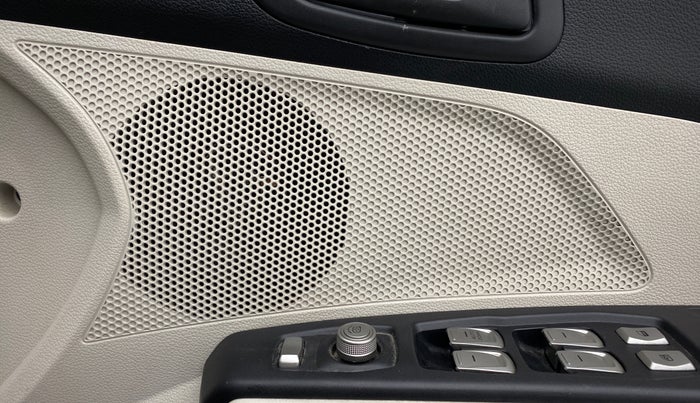 2022 Mahindra XUV300 W4 1.2 PETROL, Petrol, Manual, 22,469 km, Speaker
