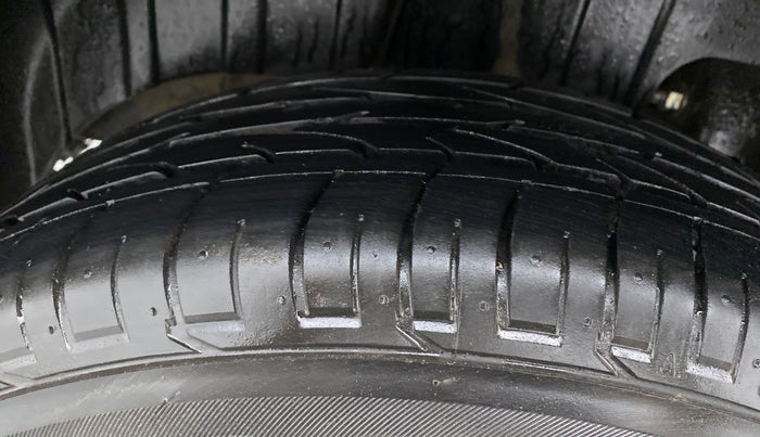 2022 Mahindra XUV300 W4 1.2 PETROL, Petrol, Manual, 22,469 km, Right Rear Tyre Tread