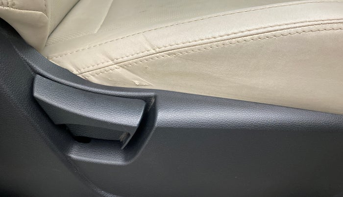 2022 Mahindra XUV300 W4 1.2 PETROL, Petrol, Manual, 22,469 km, Driver Side Adjustment Panel