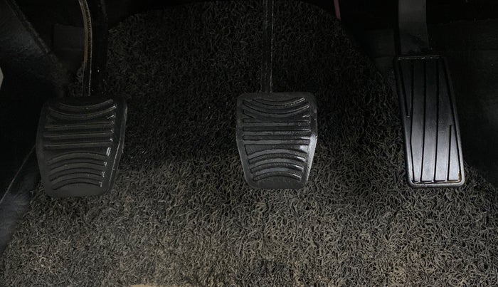 2022 Mahindra XUV300 W4 1.2 PETROL, Petrol, Manual, 22,469 km, Pedals