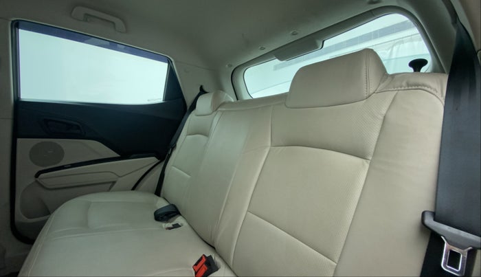 2022 Mahindra XUV300 W4 1.2 PETROL, Petrol, Manual, 22,469 km, Right Side Rear Door Cabin