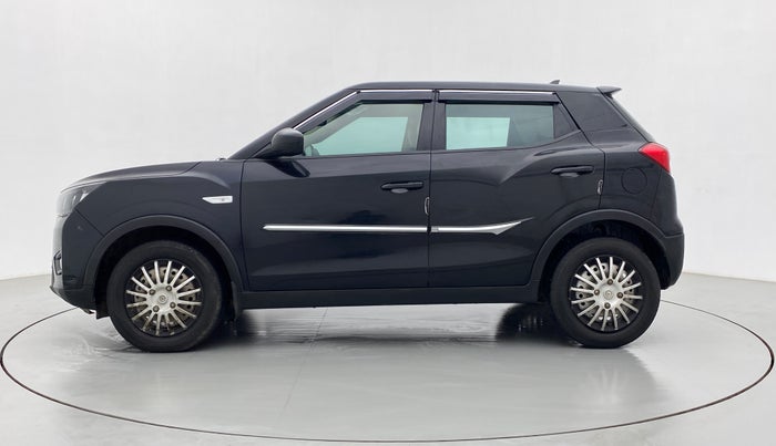 2022 Mahindra XUV300 W4 1.2 PETROL, Petrol, Manual, 22,469 km, Left Side