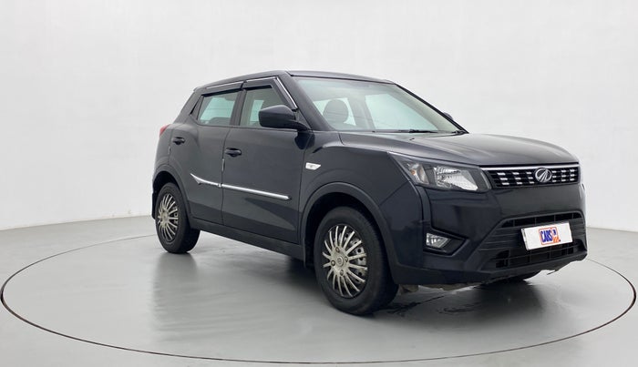 2022 Mahindra XUV300 W4 1.2 PETROL, Petrol, Manual, 22,469 km, Right Front Diagonal