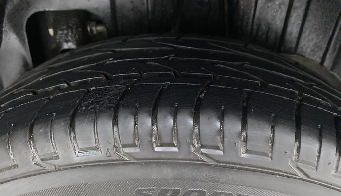 2022 Mahindra XUV300 W4 1.2 PETROL, Petrol, Manual, 22,469 km, Left Rear Tyre Tread
