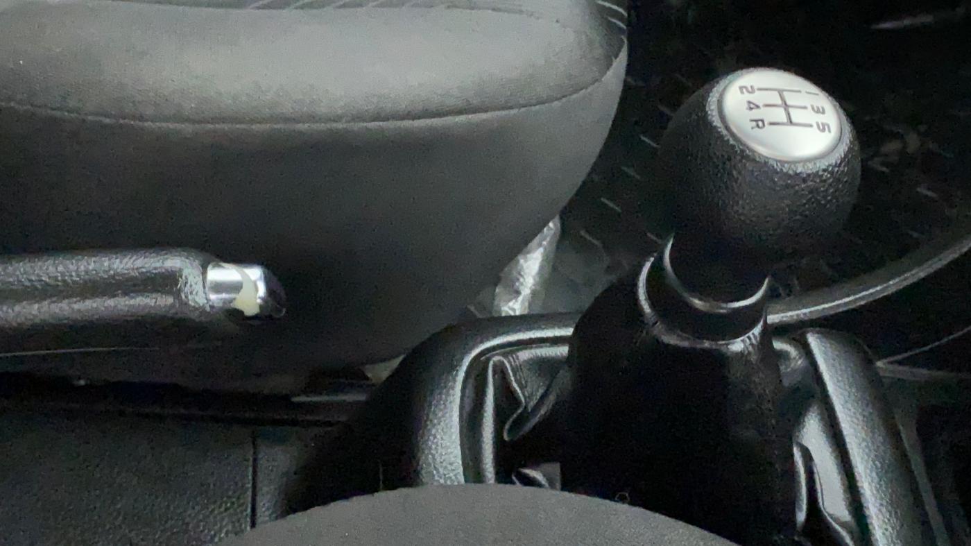 2013 Maruti Swift VDI, Diesel, Manual, 48,709 km, Gear Lever