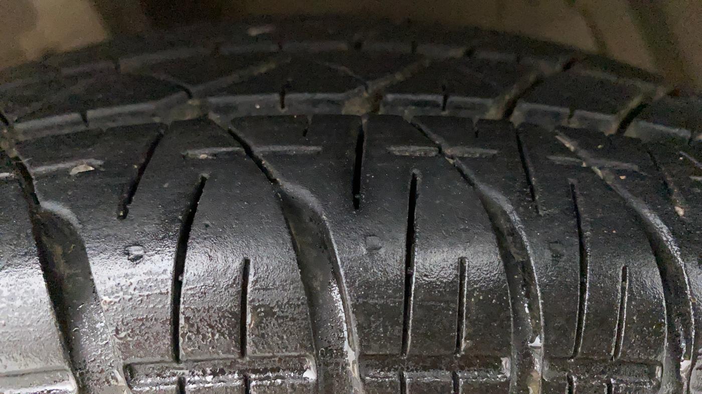 2013 Maruti Swift VDI, Diesel, Manual, 48,709 km, Right Front Tyre Tread