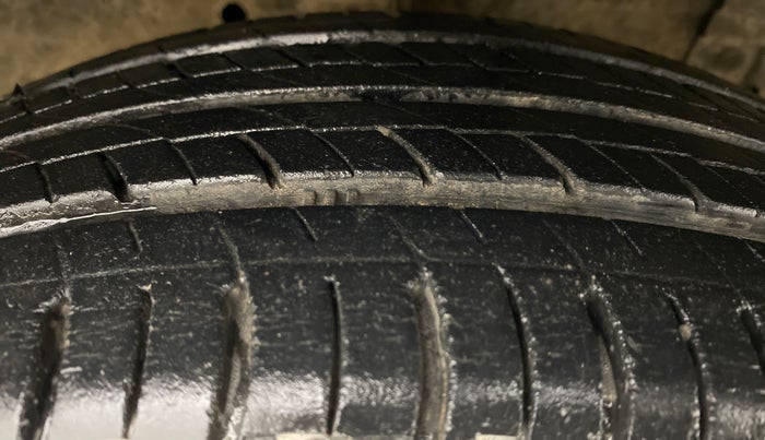 2014 Maruti Swift ZXI D, Petrol, Manual, 40,507 km, Right Front Tyre Tread