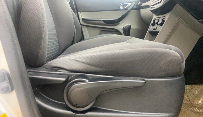 2016 Tata Tiago XZ PETROL, Petrol, Manual, 66,618 km, Driver Side Adjustment Panel