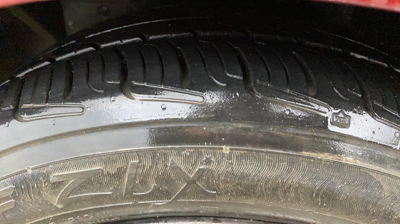 2018 Ford Figo Aspire TITANIUM 1.2 PETROL, Petrol, Manual, 50,325 km, Left Front Tyre Tread