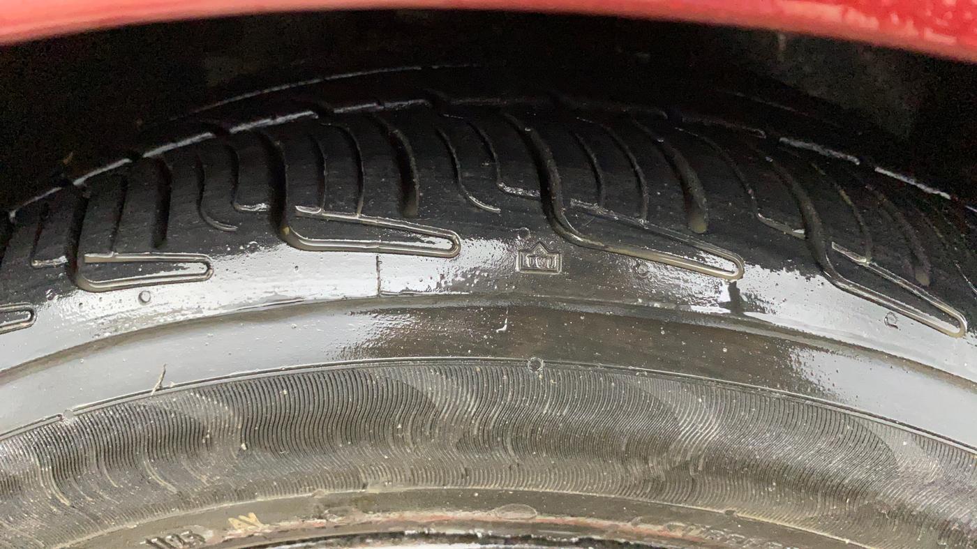 2018 Ford Figo Aspire TITANIUM 1.2 PETROL, Petrol, Manual, 50,325 km, Right Front Tyre Tread