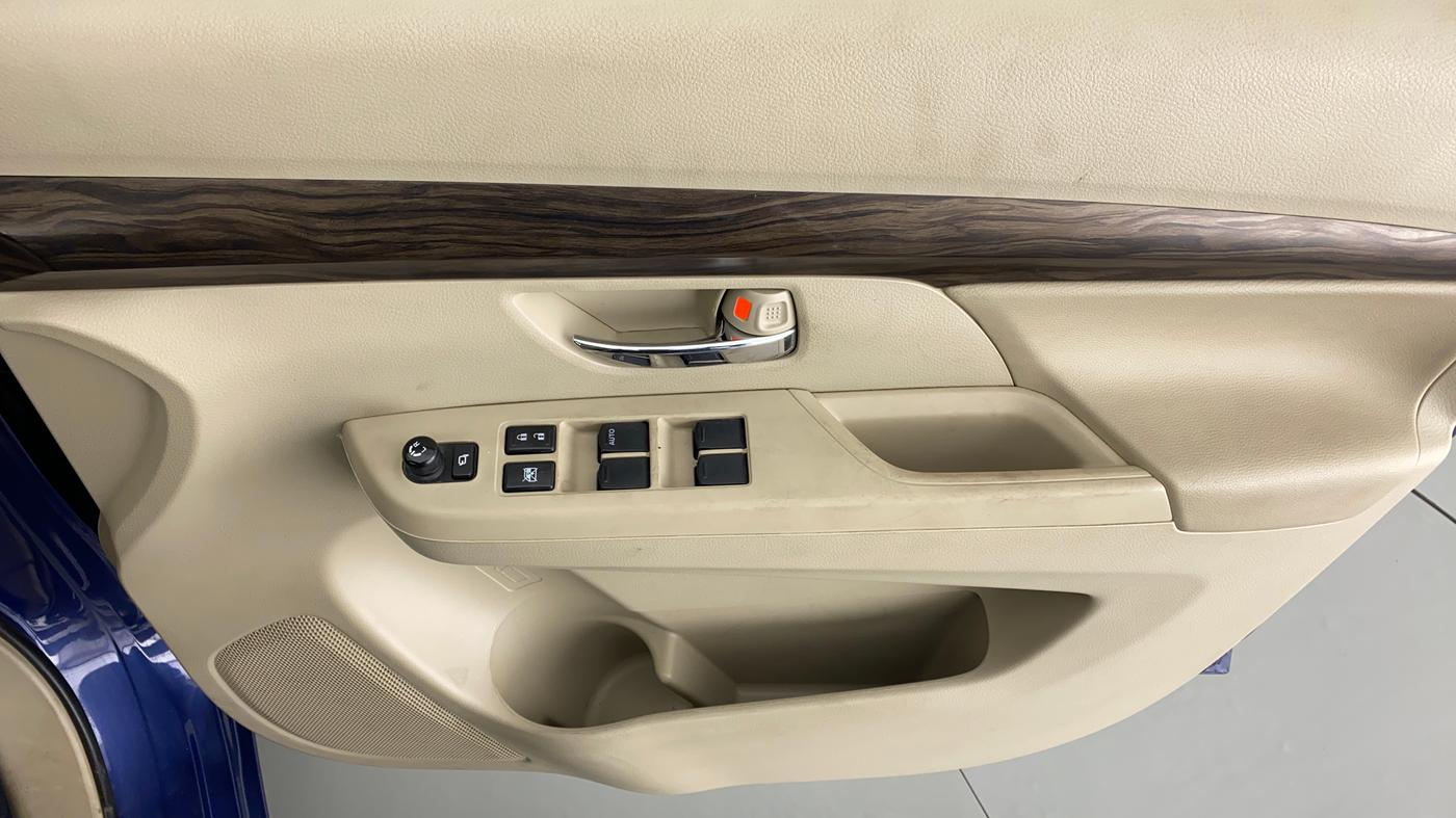 2019 Maruti Ertiga ZXI SHVS, Petrol, Manual, 37,303 km, Driver Side Door Panels Control