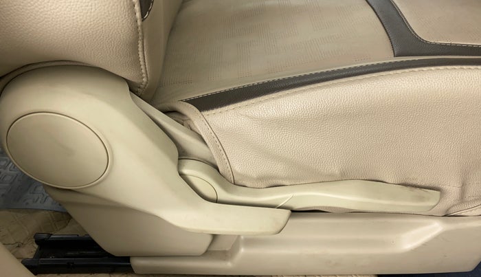 2019 Maruti Ertiga ZXI SHVS, Petrol, Manual, 37,303 km, Driver Side Adjustment Panel