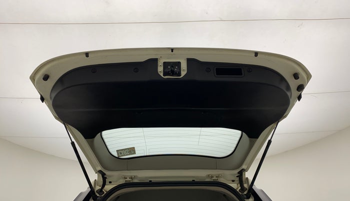2021 Mahindra XUV500 W7 AT, Diesel, Automatic, 80,305 km, Boot Door Open