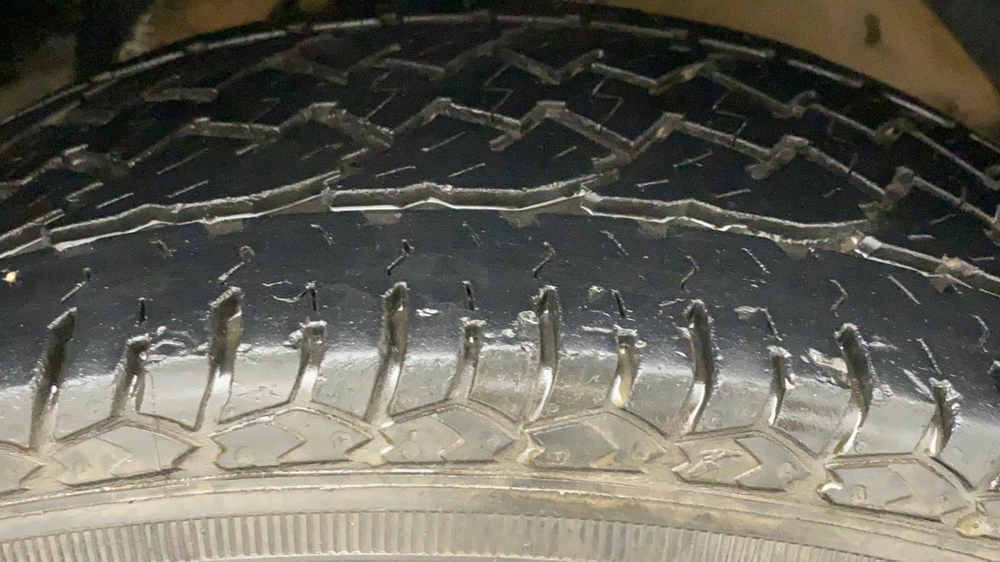 2021 Mahindra XUV500 W7 AT, Diesel, Automatic, 80,305 km, Right Front Tyre Tread