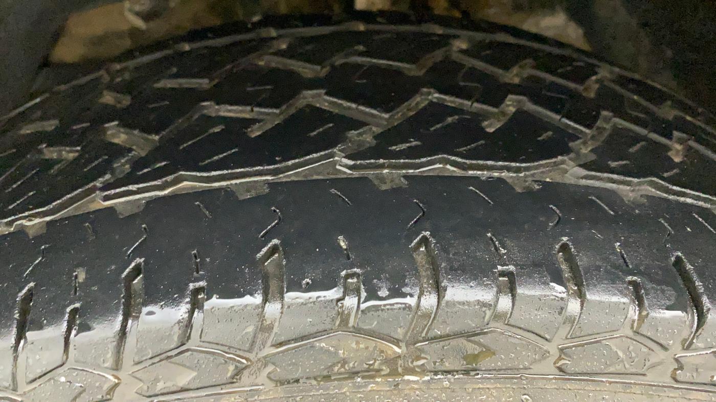 2021 Mahindra XUV500 W7 AT, Diesel, Automatic, 80,305 km, Left Front Tyre Tread