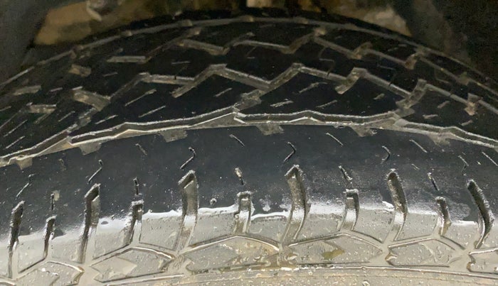 2021 Mahindra XUV500 W7 AT, Diesel, Automatic, 80,305 km, Left Front Tyre Tread
