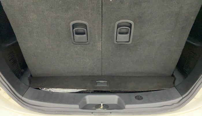 2021 Mahindra XUV500 W7 AT, Diesel, Automatic, 80,305 km, Boot Inside