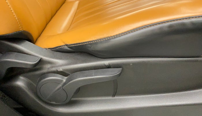 2021 Mahindra XUV500 W7 AT, Diesel, Automatic, 80,305 km, Driver Side Adjustment Panel