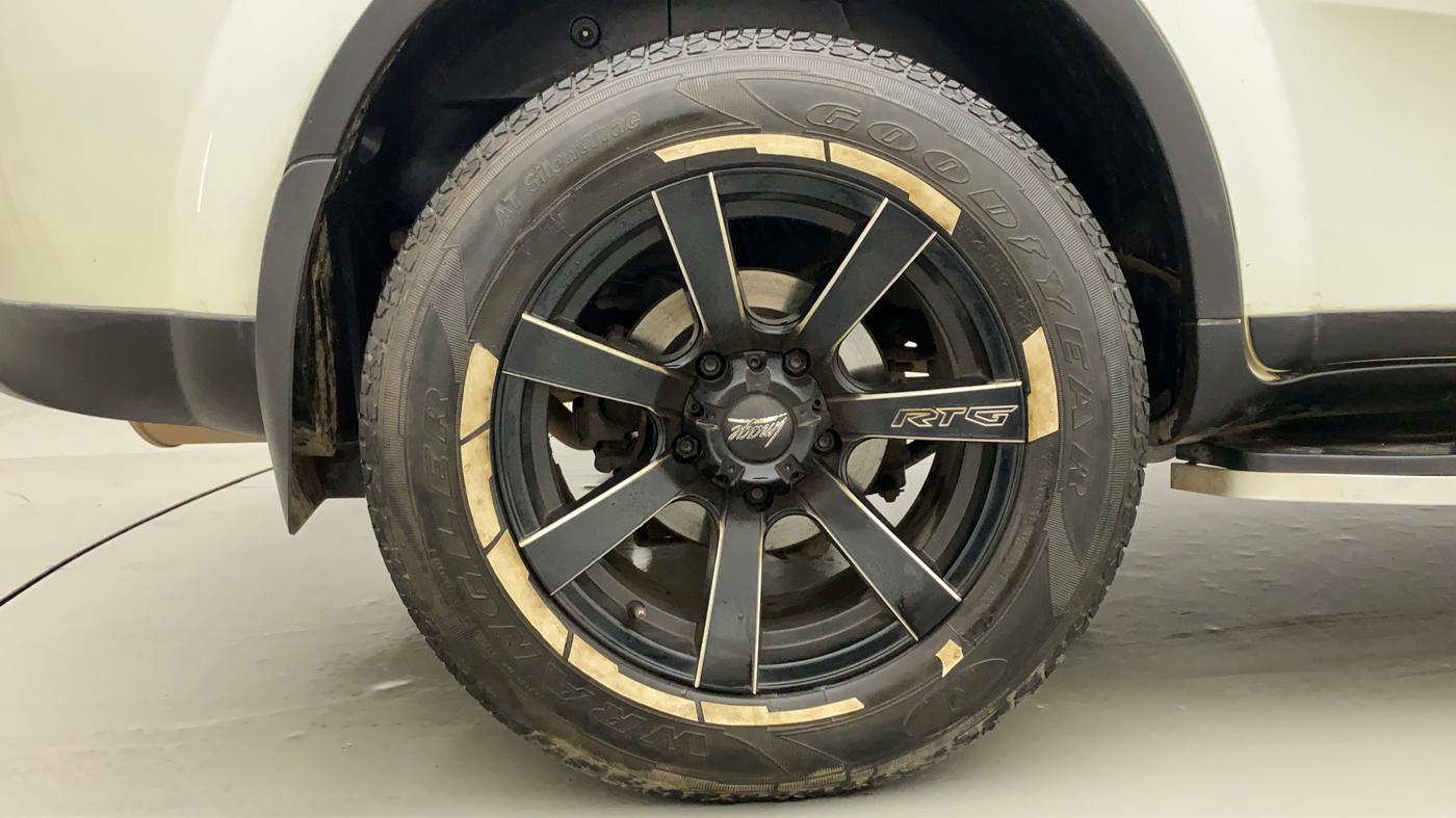 2021 Mahindra XUV500 W7 AT, Diesel, Automatic, 80,305 km, Right Rear Wheel