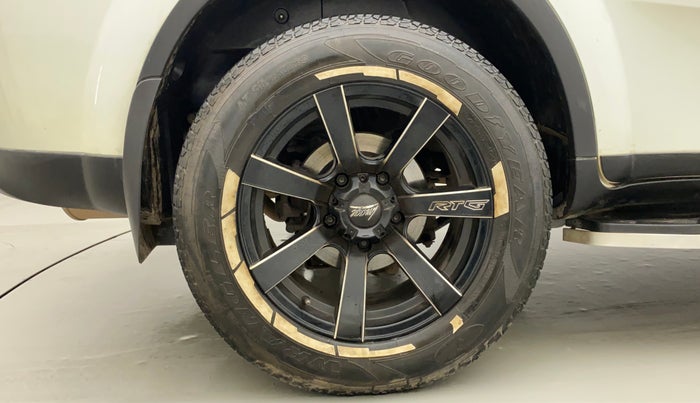 2021 Mahindra XUV500 W7 AT, Diesel, Automatic, 80,305 km, Right Rear Wheel