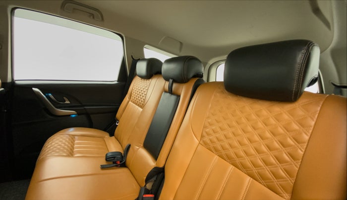 2021 Mahindra XUV500 W7 AT, Diesel, Automatic, 80,305 km, Right Side Rear Door Cabin