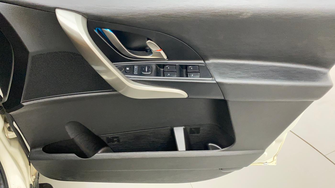 2021 Mahindra XUV500 W7 AT, Diesel, Automatic, 80,305 km, Driver Side Door Panels Control