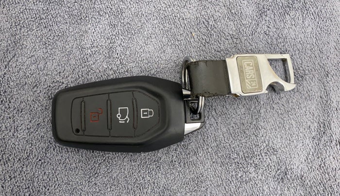 2021 Mahindra XUV500 W7 AT, Diesel, Automatic, 80,305 km, Key Close Up