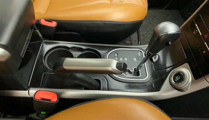 2021 Mahindra XUV500 W7 AT, Diesel, Automatic, 80,305 km, Gear Lever