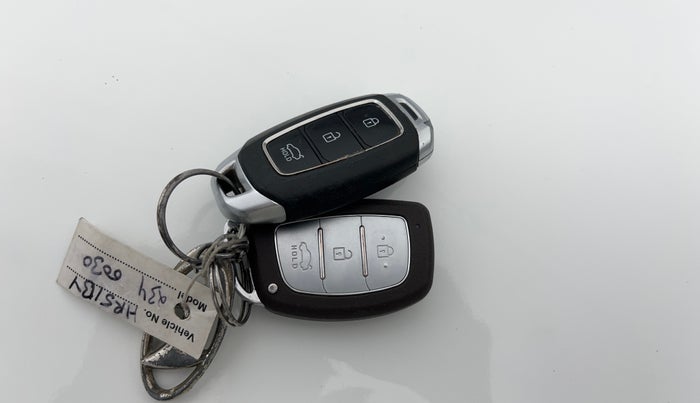 2019 Hyundai Verna 1.6 VTVT SX + AT, Petrol, Automatic, 51,901 km, Key Close Up