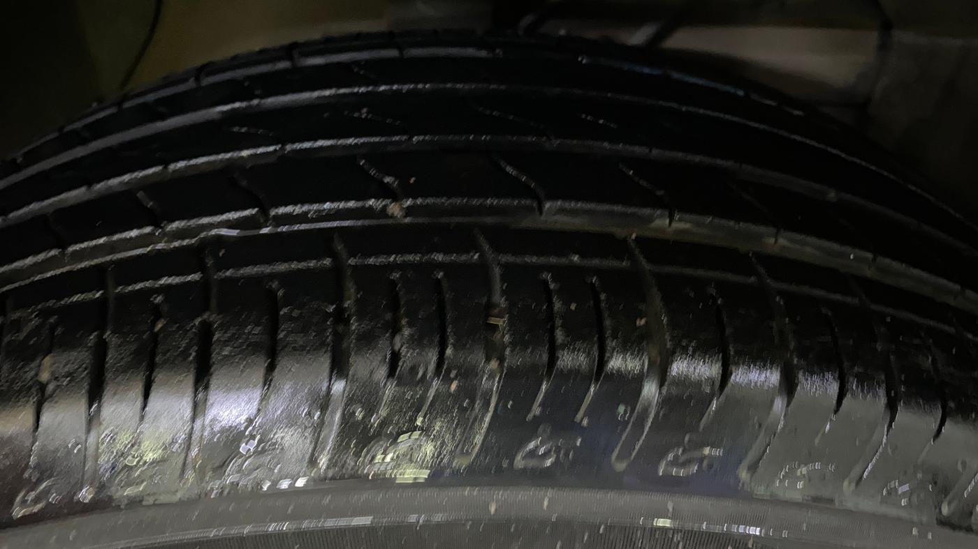 2023 Maruti BREZZA VXI, Petrol, Manual, 28,303 km, Right Front Tyre Tread