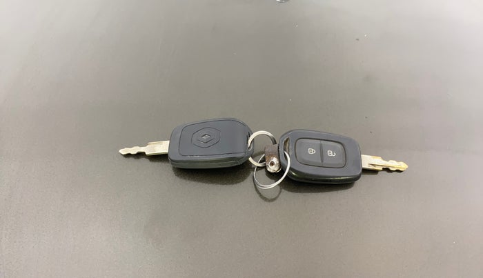 2018 Renault Kwid RXT 1.0, CNG, Manual, 57,393 km, Key Close Up