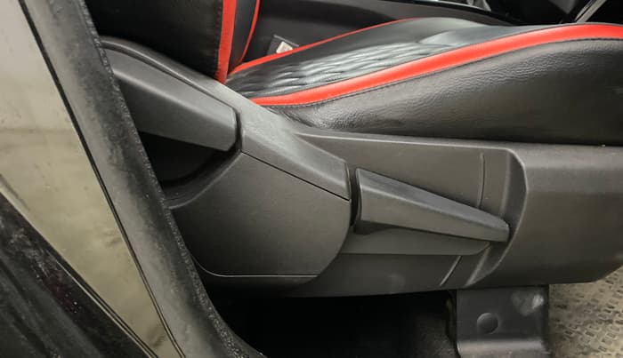 2023 Renault Kiger RXZ MT, Petrol, Manual, 58,441 km, Driver Side Adjustment Panel