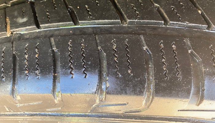 2015 Mahindra XUV500 W8, Diesel, Manual, 81,458 km, Left Rear Tyre Tread