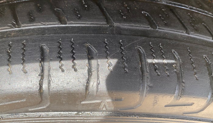 2015 Mahindra XUV500 W8, Diesel, Manual, 81,458 km, Right Front Tyre Tread