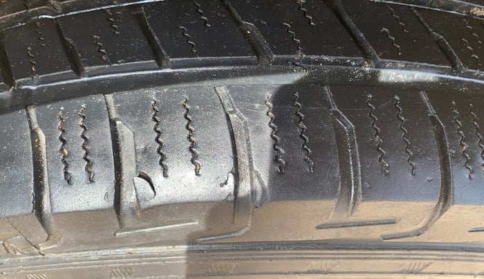 2015 Mahindra XUV500 W8, Diesel, Manual, 81,458 km, Right Rear Tyre Tread