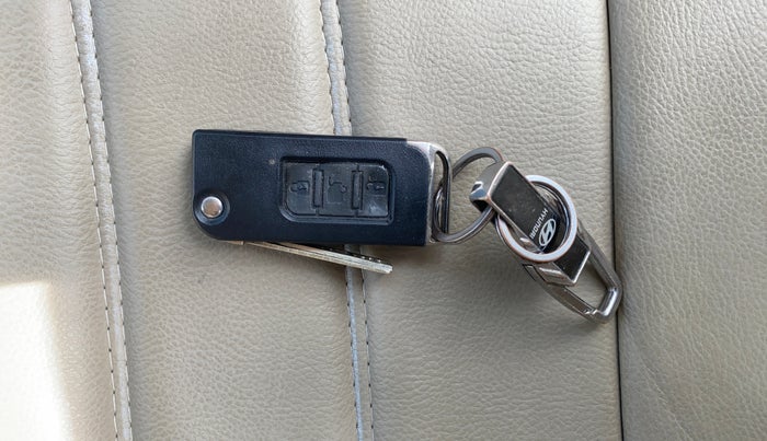 2015 Mahindra XUV500 W8, Diesel, Manual, 81,458 km, Key Close Up