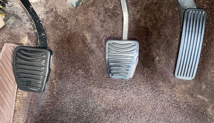 2015 Mahindra XUV500 W8, Diesel, Manual, 81,458 km, Pedals