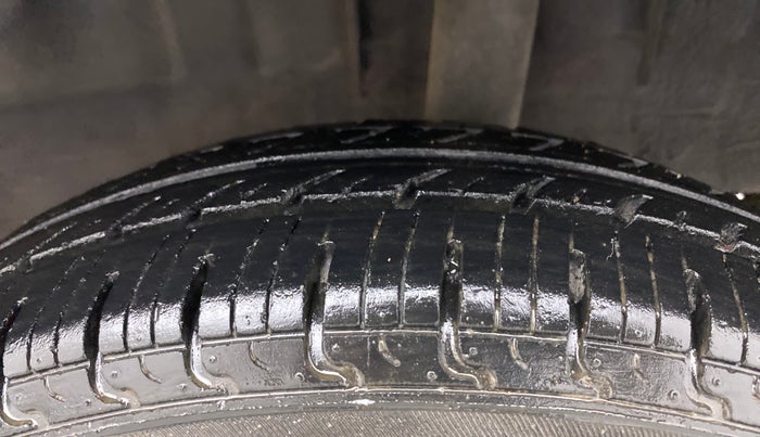 2018 Renault Kwid RXT 1.0 (O), Petrol, Manual, 28,660 km, Left Rear Tyre Tread