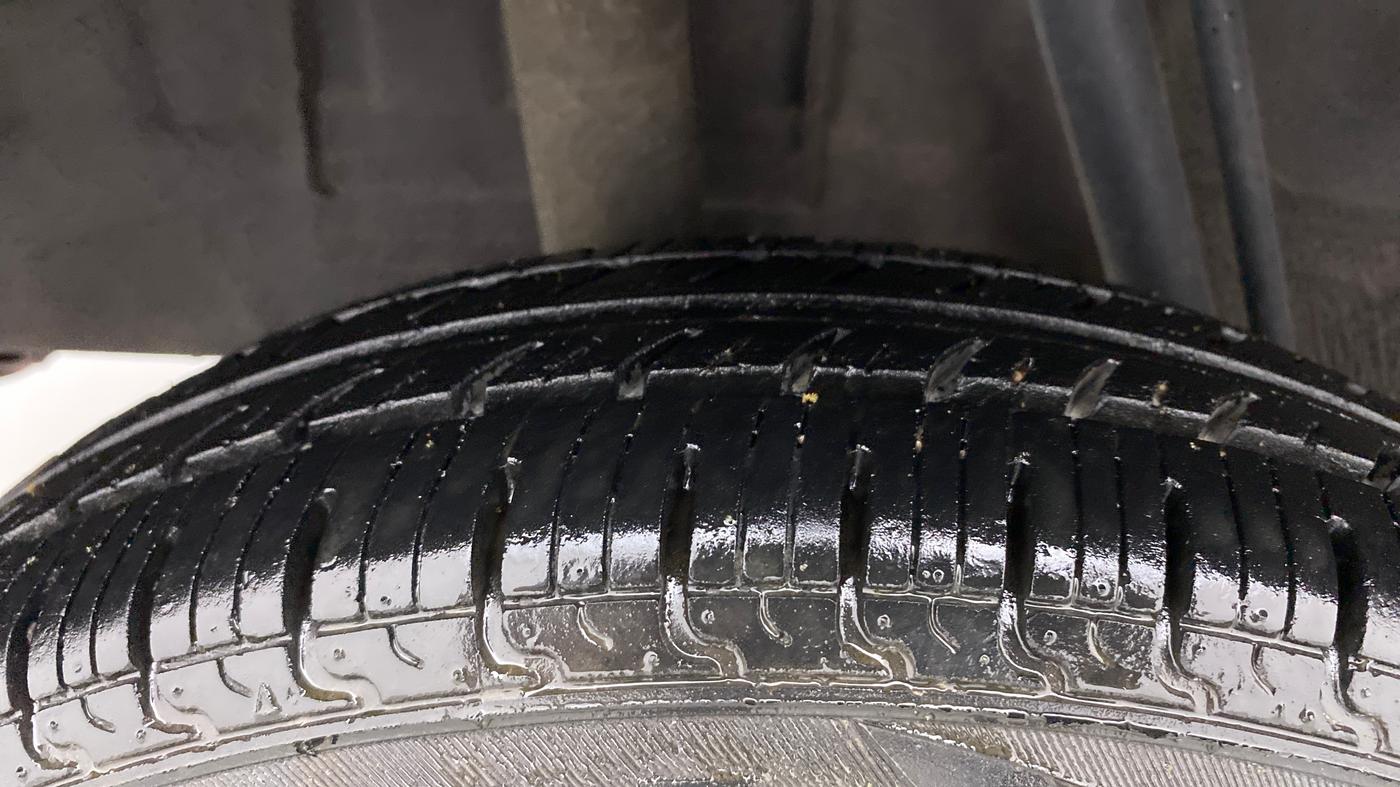2018 Renault Kwid RXT 1.0 (O), Petrol, Manual, 28,660 km, Right Rear Tyre Tread